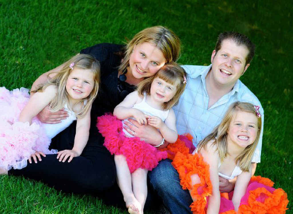 HELPING OUR SHELTERS: Madeline, Annalise, Charlotte and Daniel with mum Anita Rossiter who is helping tackle domestic violence. HELPING OUR SHELTERS: Madeline, Annalise, Charlotte and Daniel with mum Anita Rossiter who is helping tackle domestic violence.